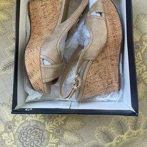 Naturalizer Zander taupe gold size 6